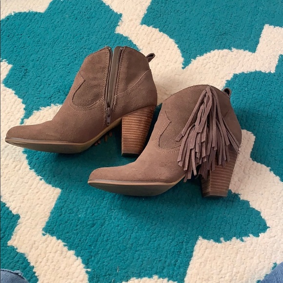 Steve Madden Shoes - Steven Madden fringe booties
